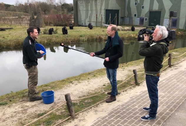 camera-met-verslaggever